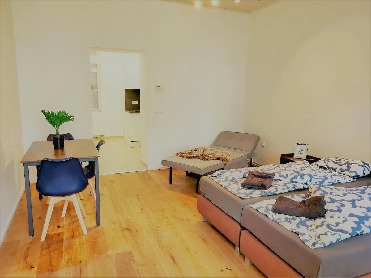 וינה Donaufelder City Apartment אוסטריה